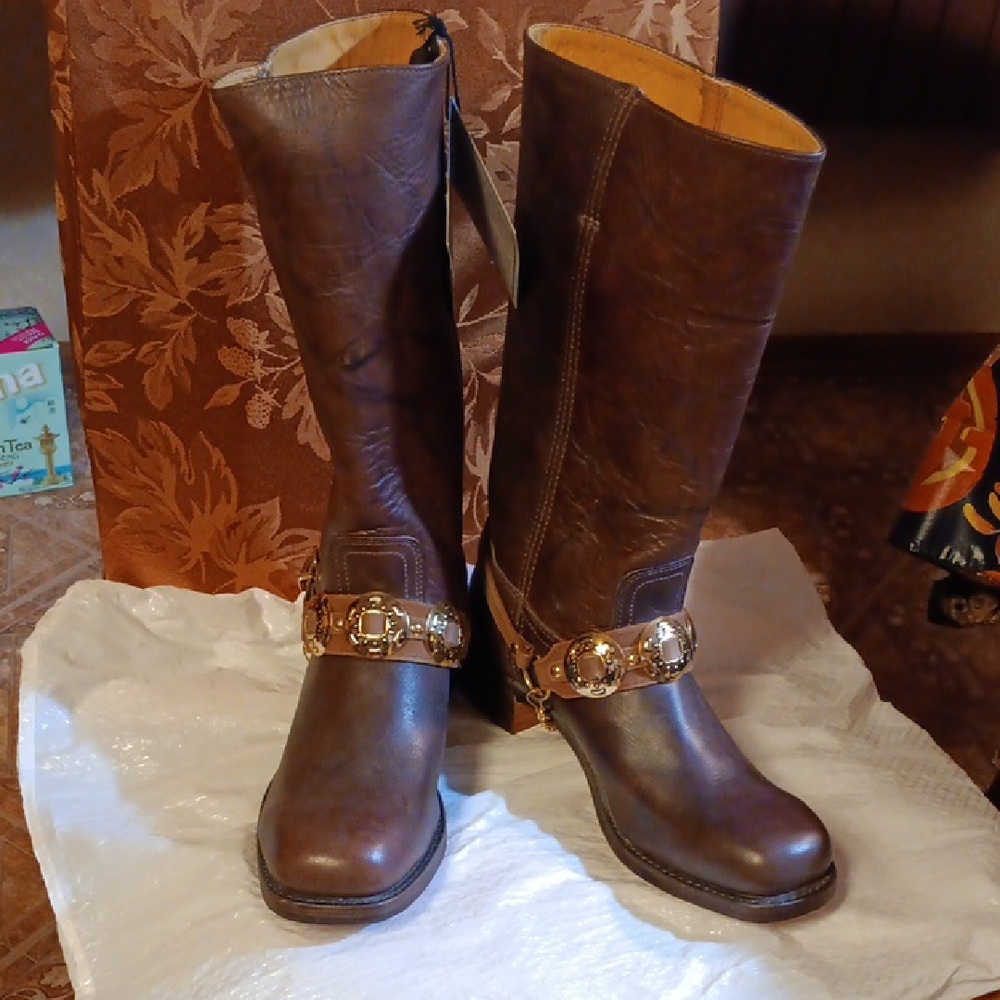 NWT FRYE AND CO. Brown Leather Boots with Gold Accents